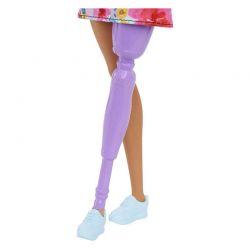 Barbiedocka med benprotes och blommig klänning