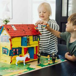 Pippi Dockskåp Villa Villekulla med Lekplatta