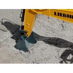 Radiostyrd Liebherr grävmaskin R936 med rivningsset Jamara 1:20