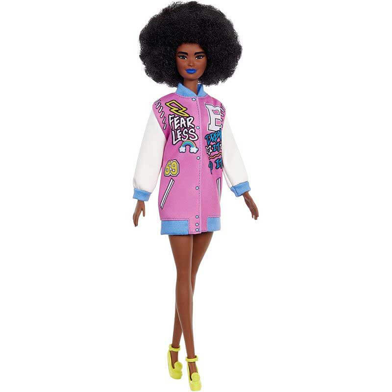Läs mer om Barbiedocka Afro and Blue Lips Wearing Graphic Coat Dress Fashionistas Nr. 156