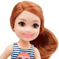 Barbie Chelsea Club med rött hår och Sloth Graphic and Skirt